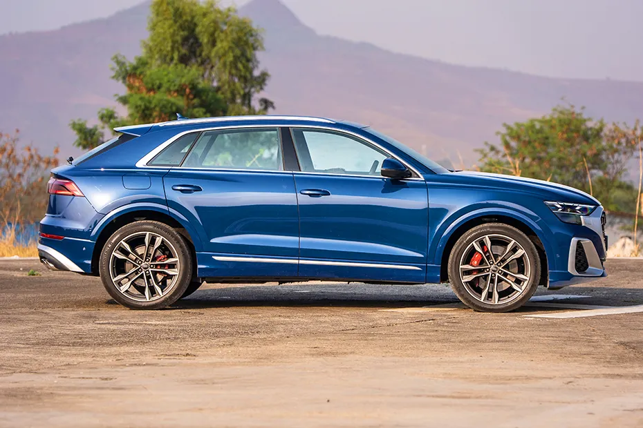 Audi SQ8 — Front Right View