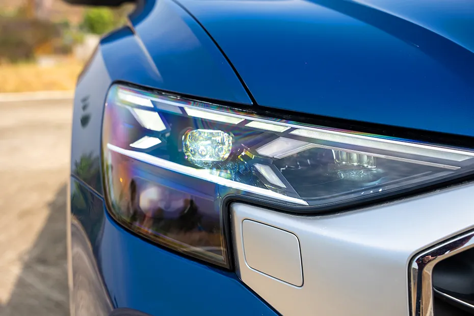Audi SQ8 — Headlight