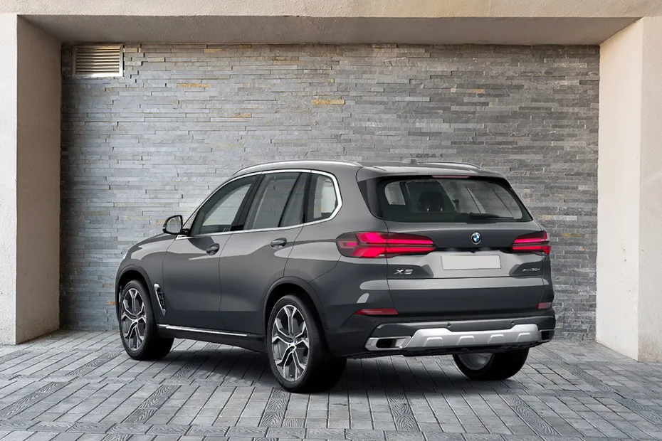 BMW X5 exterior view 4
