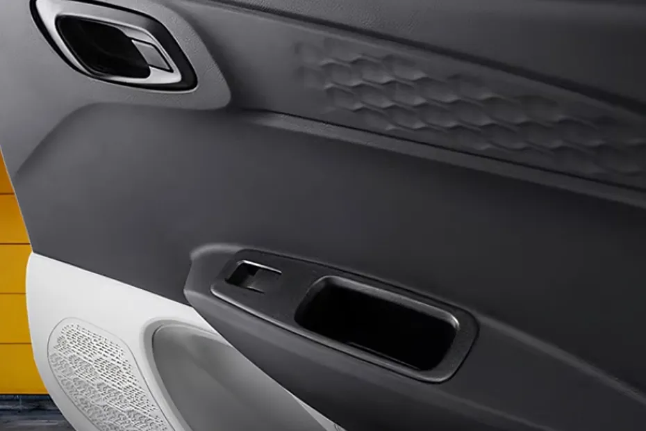 Hyundai Prime SD Interior — Drivers Door Panel