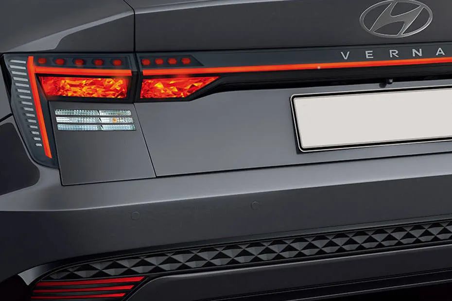 Hyundai Verna 2023-2026 — Taillight