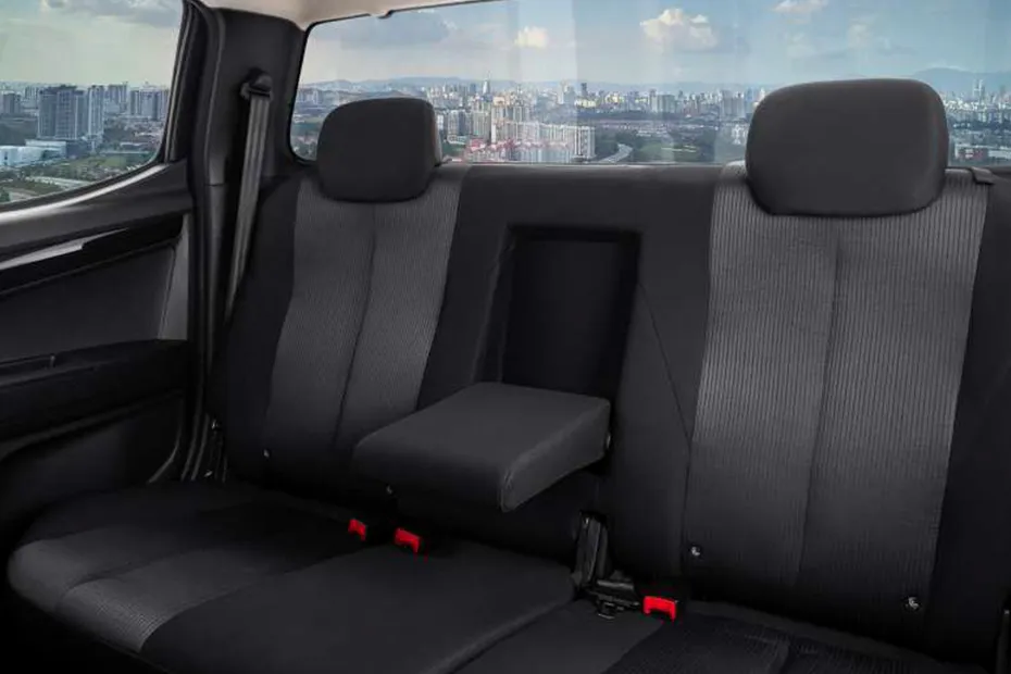 Isuzu S-CAB Z Interior — Rear Seats