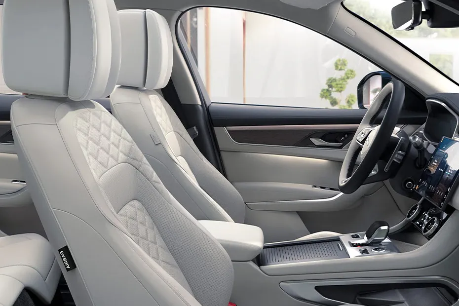 Jaguar F-Pace 2016-2021 Interior — Door View Of Driver Seat