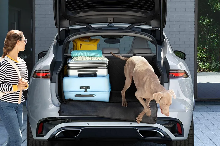 Jaguar F-Pace 2016-2021 Interior — Open Trunk