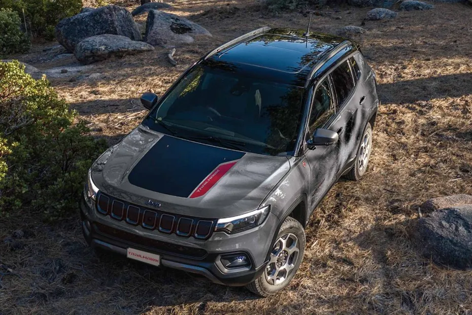 Jeep Compass Trailhawk exterior view 3