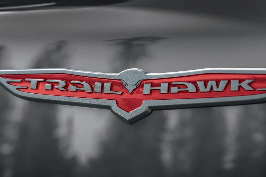 Jeep Compass Trailhawk exterior view 4