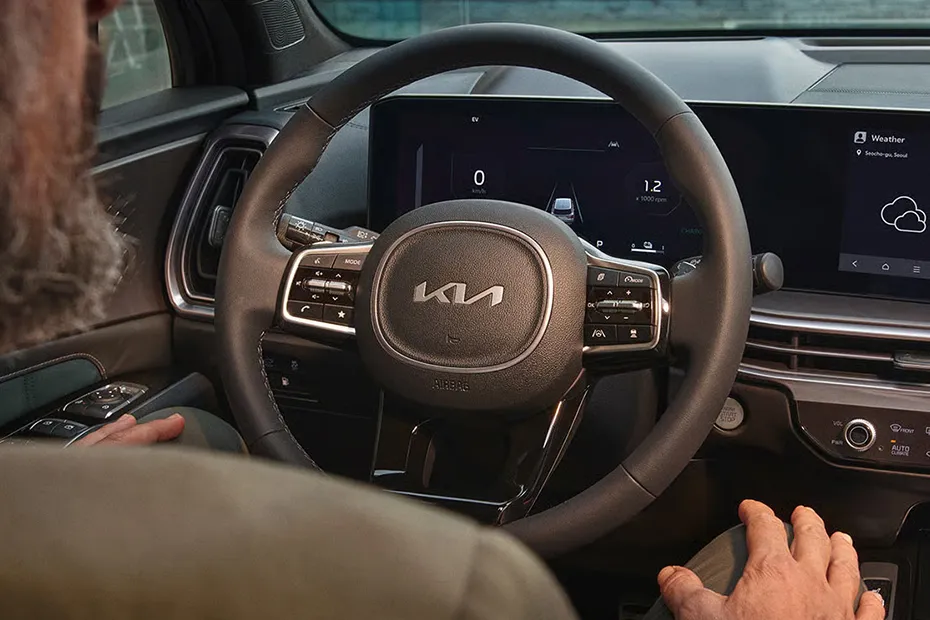 Kia Sorento Interior — Steering Wheel
