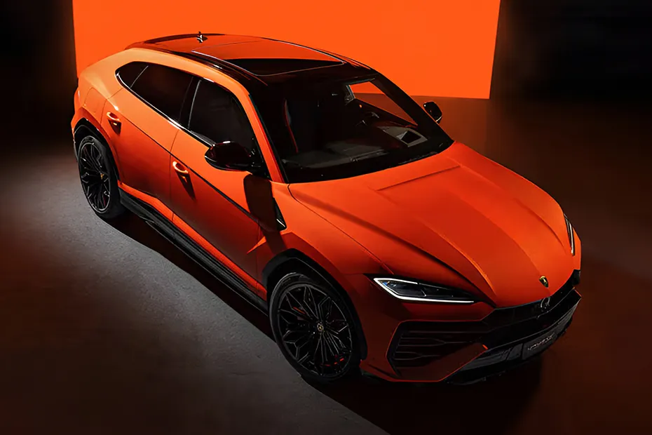 Lamborghini Urus exterior view 5