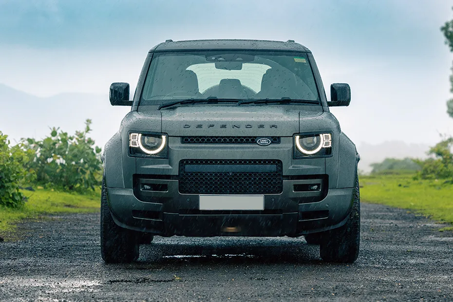 Land Rover Defender exterior view 2