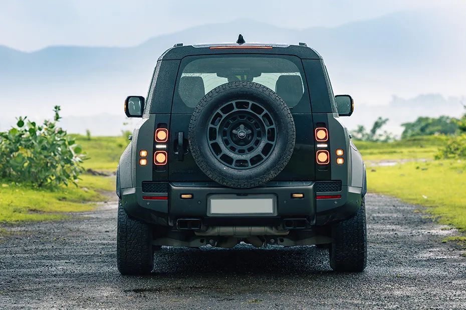 Land Rover Defender exterior view 5