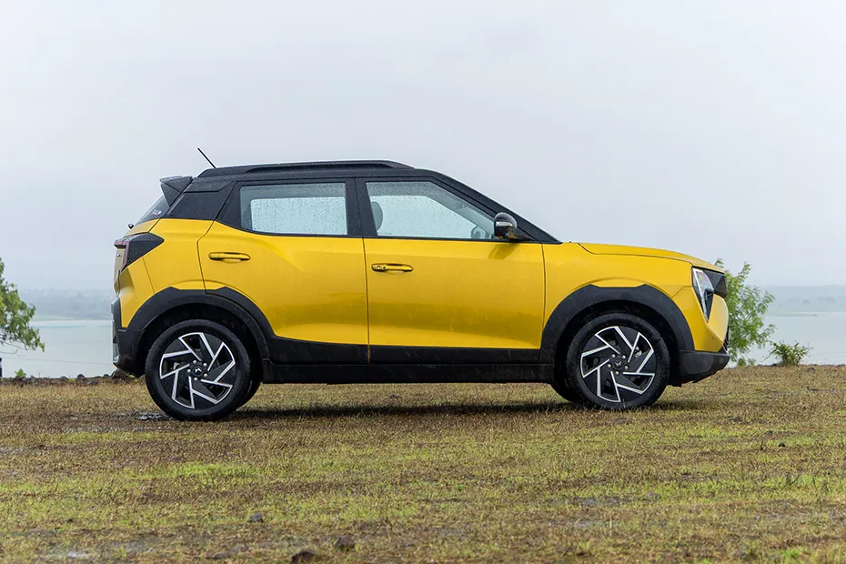 Mahindra XUV 3XO — Front Right View