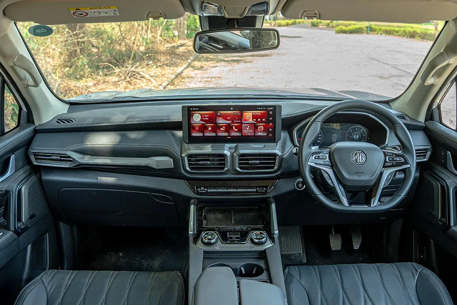 MG Majestor Interior — Dashboard