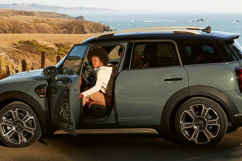 Mini Cooper Countryman 2021-2025 exterior view 4