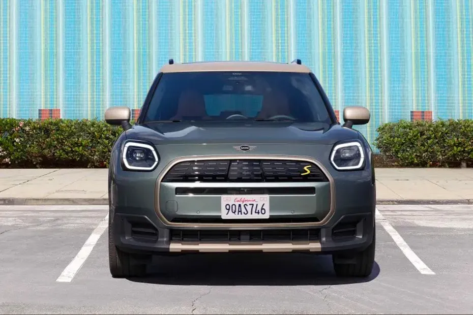 Mini Countryman Electric exterior view 2