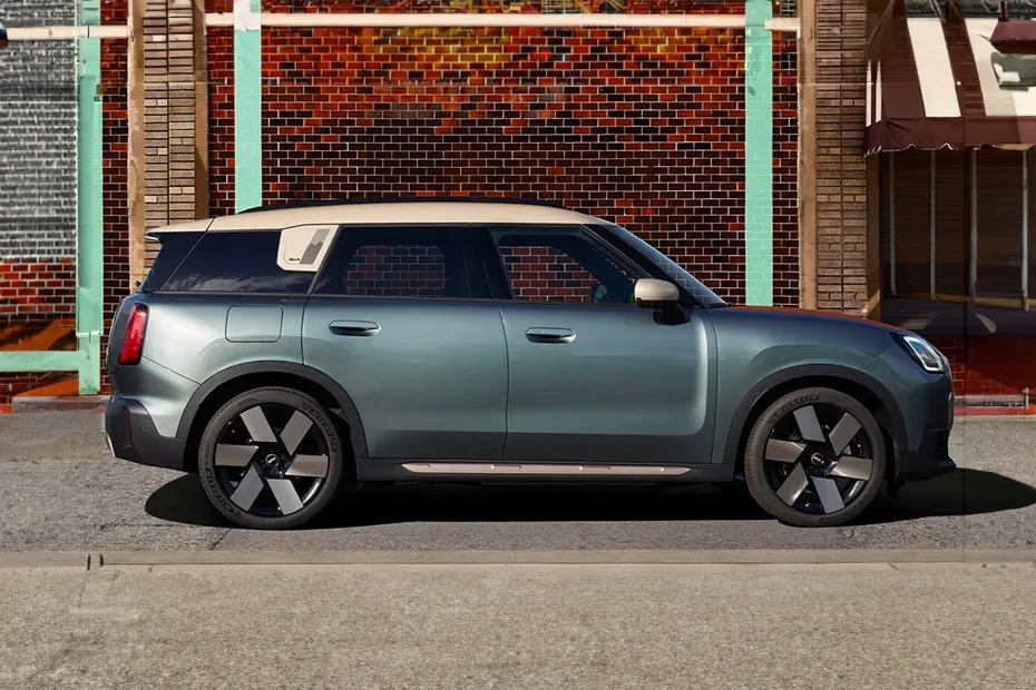 Mini Countryman Electric exterior view 5