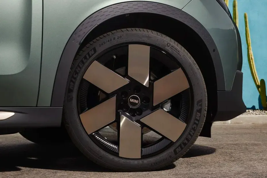 Mini Countryman Electric exterior view 6