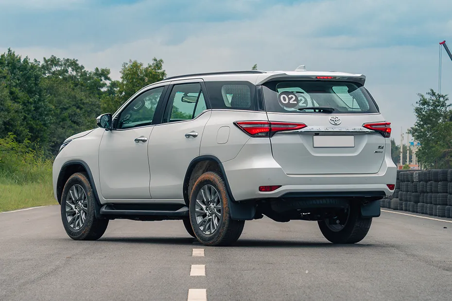 Toyota Fortuner — Rear Left View