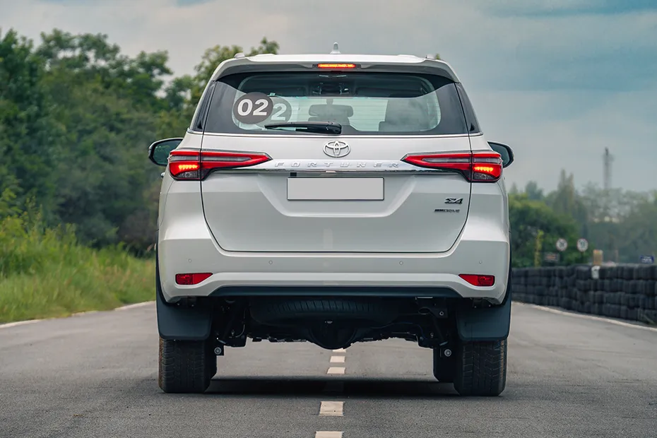 Toyota Fortuner — Rear View