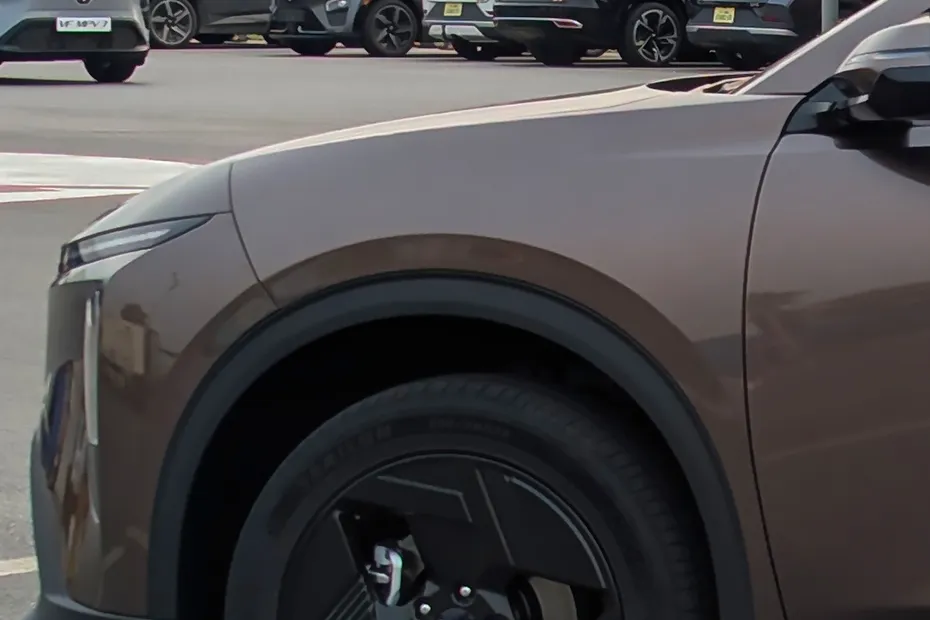 VinFast VF MPV 7 — Front Fender