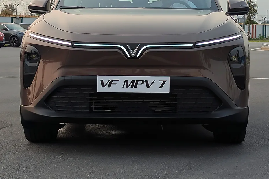 VinFast VF MPV 7 — Grille