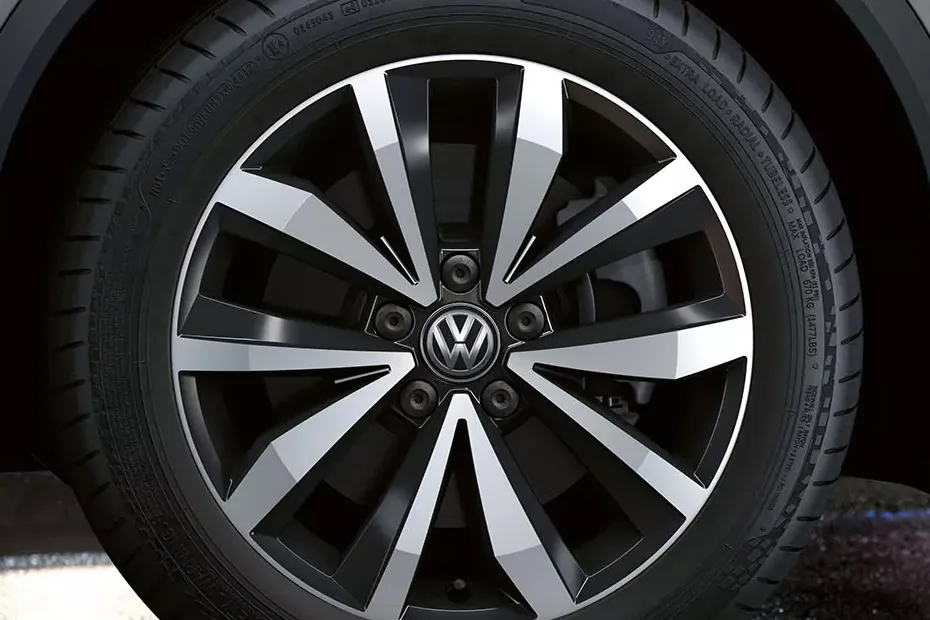 Volkswagen T-Roc exterior view 6