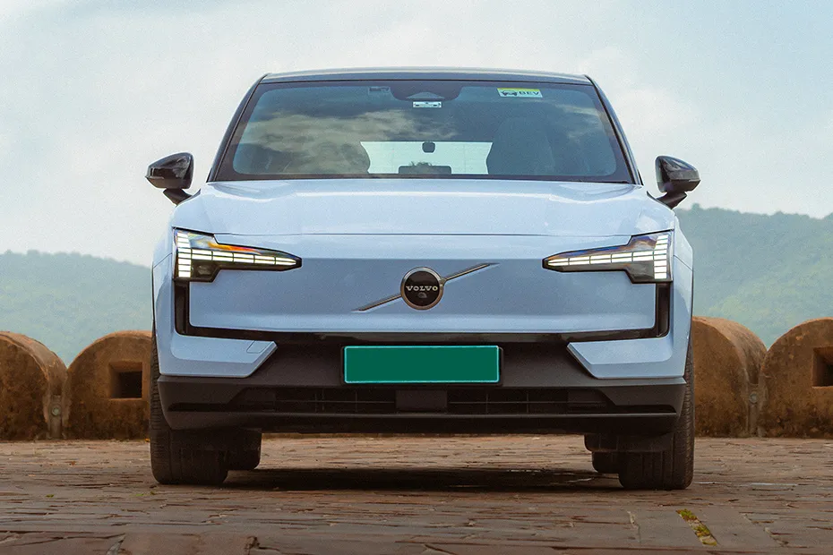 Volvo EX30 exterior view 2