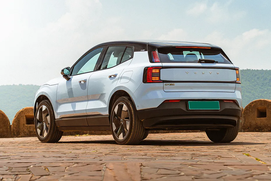 Volvo EX30 exterior view 4