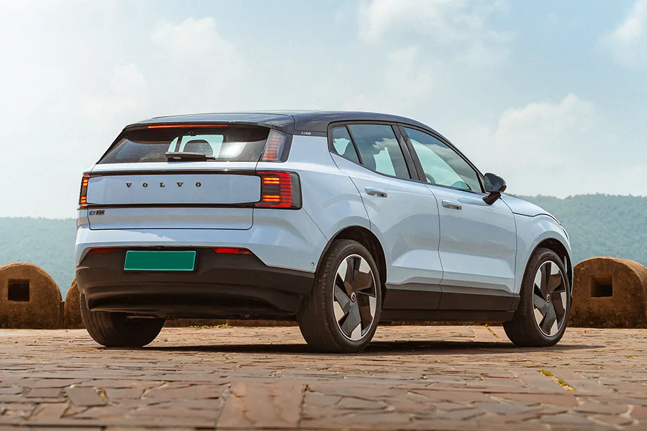 Volvo EX30 exterior view 6