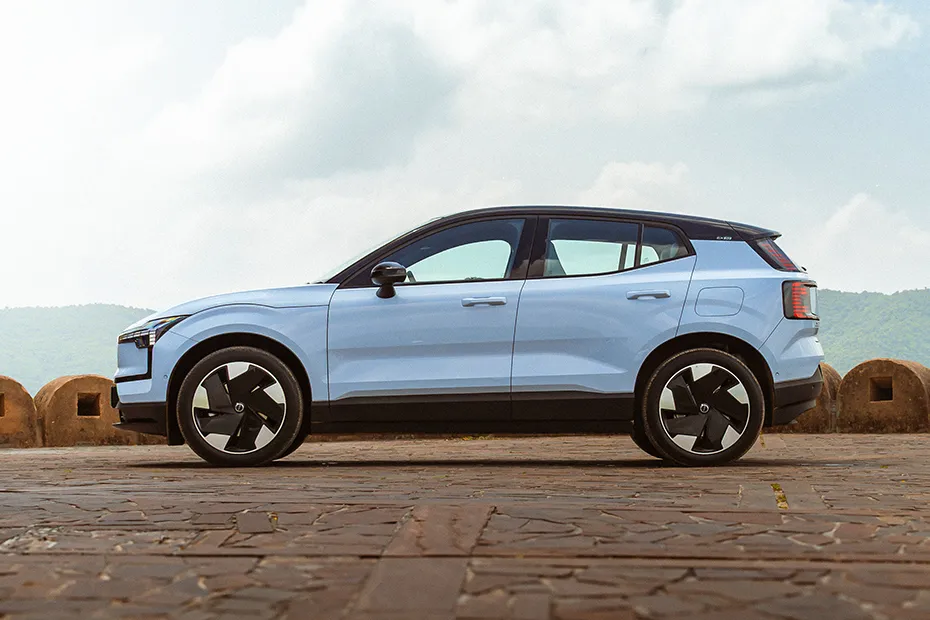 Volvo EX30 exterior view 3