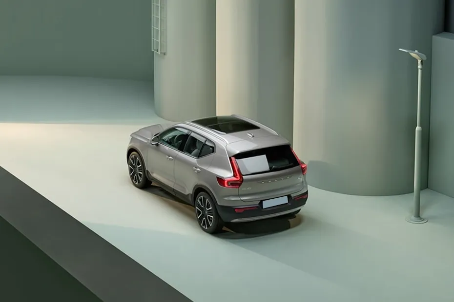 Volvo XC40 exterior view 4