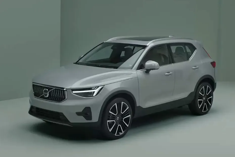 Volvo XC40 exterior view 5