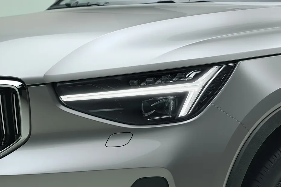 Volvo XC40 exterior view 6