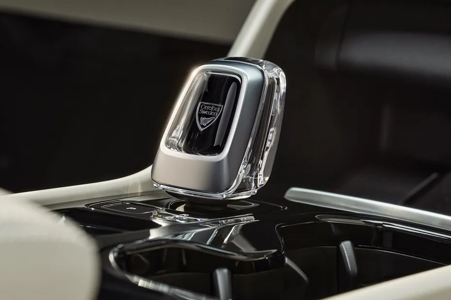 Volvo XC40 Interior — Gear Shifter